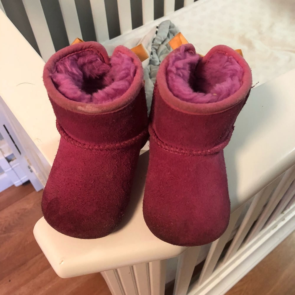 Infant Uggs size 2/3